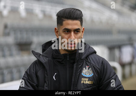 Newcastle, UK. 19. Jan 2019. Ayoze Perez von Newcastle United bei der Ankunft im Stadion. Premier League match, Newcastle United v Cardiff City im St. James' Park in Newcastle upon Tyne, am Samstag, den 19. Januar 2019. Dieses Bild dürfen nur für redaktionelle Zwecke verwendet werden. Nur die redaktionelle Nutzung, eine Lizenz für die gewerbliche Nutzung erforderlich. Keine Verwendung in Wetten, Spiele oder einer einzelnen Verein/Liga/player Publikationen. pic von Chris Stading/Andrew Orchard sport Fotografie/Alamy leben Nachrichten Stockfoto