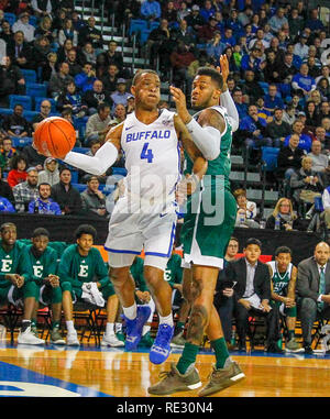 Jan 18, 2019: Buffalo Bulls guard Davonta Jordanien (4) treibt die Baseline gegen die östlichen Michigan Adler während der ersten Hälfte des Spiels in der NCAA Basketball Spiel zwischen den östlichen Michigan Adler und Buffalo Stiere an Alumni-Arena in Amherst, NY (Nicholas T. LoVerde/UB Athletik) Stockfoto