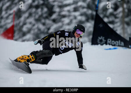 Rogla, Slowenien. 19. Jan 2019. Natalia Soboleva Russlands konkurriert während der FIS Snowboard Damen Parallel Riesenslalom Weltcup Rennen in Rogla, Slowenien am 19. Januar 2019. Foto: Jure Makovec Credit: Jure Makovec/Alamy leben Nachrichten Stockfoto