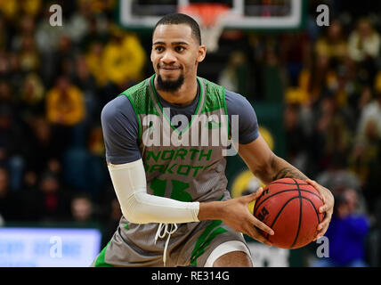 Januar 19, 2019: North Dakota kämpfenden Falken guard Cortez Seales (15) sieht die Kugel während der NCAA Men's Basketball Spiel zwischen der Universität von North Dakota Kampf gegen die Falken und die North Dakota State Bison am Scheels Center, Fargo, Nd zu übergeben. NDSU besiegt UND 67-65. Foto von Russell Hons/CSM Stockfoto