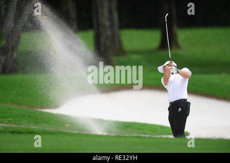 Singapur. 19. Jan 2019. Ryo Ishikawa (JPN), Jan 19, 2019-Golf: Spielt einen Bunker auf der 1. Bohrung in Runde 3 des SMBC Singapore Open 2019 Credit: haruhiko Otsuka/LBA/Alamy leben Nachrichten Stockfoto