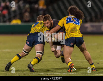 Houston SaberCats prop Jamie Denver (1) Erhält von Glendale Raptors flanker Hanco Germishuys (7) und mittleren Mika Kruse (13) während der Ausstellung Spiel zwischen den Glendale Raptors und das Houston SaberCats im Sternbild Feld, Sugar Land, Texas blockiert. Vollzeit Glendale Raptors beat Houston SaberCats 36-21. © Maria Lysaker - Cal Sports Media Stockfoto