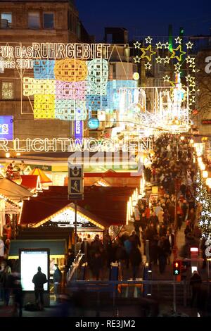 Weihnachtsmarkt und 60. Essener Lichtwochen, Logo der Europäischen Kulturhauptstadt 2010, und andere Lichter Motive, Stockfoto