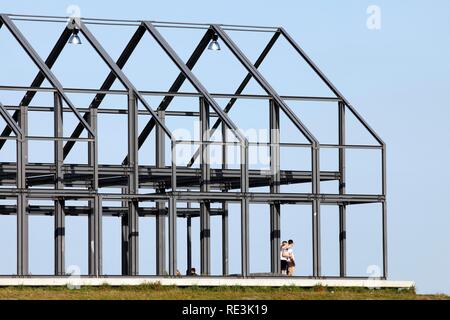 Artwork Hallenhaus Halle Haus auf der Halde Norddeutschland Schotterhaufen in Neukirchen-Vluyn, Nordrhein-Westfalen Stockfoto