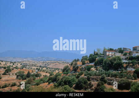 Dhora, einer der Remote'' (krassokhoria Weindörfer) im Troodhos Ausläufern, Limassol, Zypern Stockfoto