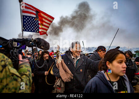 Standing Rock, United States. 22 Feb, 2017. Während die indigenen Völker März in Washington DC, ein gebürtiger Elder American, Nate Phillips, ein Mitglied der Omaha Nation und eine Vietnam Tierarzt, war offen, die von einer Gruppe von Teens von Covington katholische High School verspottet., ein privates, all-männliche High School in Farmington, Kentucky. Quelle: Michael Nigro/Pacific Press/Alamy leben Nachrichten Stockfoto