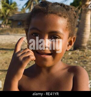 Junge aus einem Fischerdorf, Morondava, Madagaskar, Afrika Stockfoto