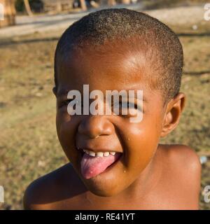 Junge aus einem Fischerdorf, Morondava, Madagaskar, Afrika Stockfoto