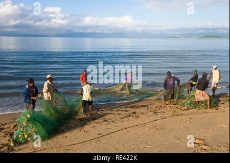 Fischer in der Bucht von Antogil Maroantsetra, Madagaskar, Afrika Stockfoto