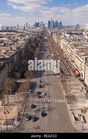 Blick über die Avenue de la Grande Armee und dem Geschäftsviertel La Defense, Paris, Frankreich, Europa Stockfoto