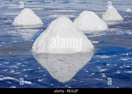 Salz-Kegel, Salar de Uyuni, Potosi, Bolivien, Südamerika Stockfoto