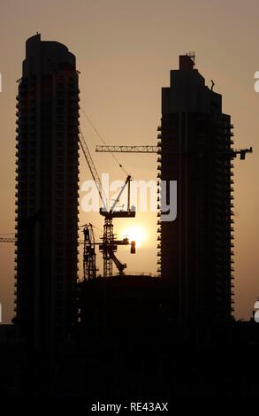 Hochhaus Baustellen am See in Downtown Dubai, Vereinigte Arabische Emirate, Naher Osten Stockfoto