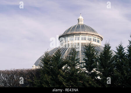 Die Enid A. Haupt Wintergarten ist und Symbol in der New York Botanical Garden, der Bronx, NY, USA Stockfoto