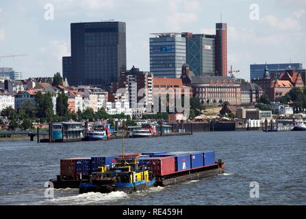 Containerschiffe im Hamburger Hafen Stockfoto