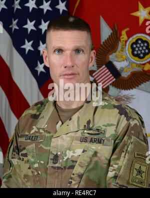 Daniel A. Dailey, dem 15 Sergeant Major der Armee, stellt für seine offizielle Portrait in der Armee portrait Studio in das Pentagon in Arlington, Virginia, November 9, 2016. Stockfoto