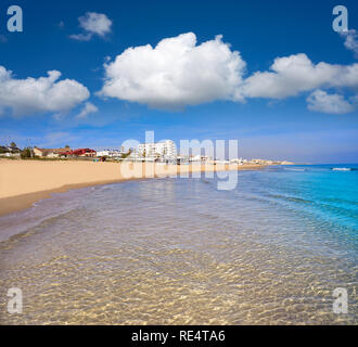 Playa de La Mata Strand in Torrevieja Alicante in Spanien an der Costa Blanca Stockfoto