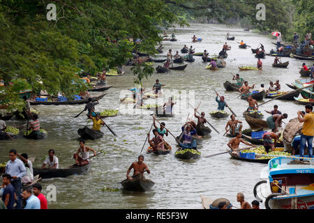Vimruli schwimmenden Markt in Vimruli in Jhalakathi, Bangladesch. Stockfoto