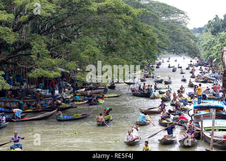 Vimruli schwimmenden Markt in Vimruli in Jhalakathi, Bangladesch. Stockfoto