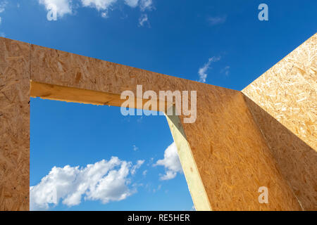 Bau eines Holzhauses von SIP-panels. Stockfoto