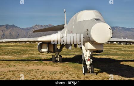 Ein B-1-Bomber in langfristige Lagerung an der Luftwaffe Beinhaus in Davis-Monthan, von der 309th Aerospace Wartung und Regeneration Group betrieben Stockfoto