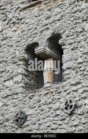 Öffnen des Fensters auf der sächsischen Turm von St. Michael an der Northgate Kirche, das älteste Gebäude in Oxford, England. Stockfoto