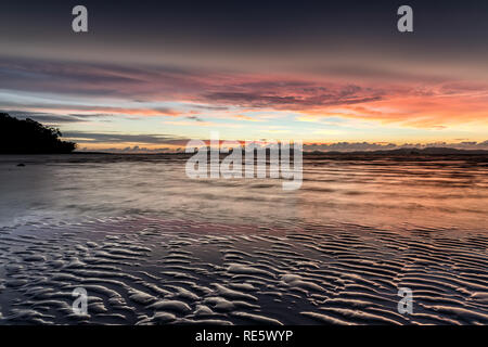 Tambon Nong Thale Strand, Wat Chang Krabi in Thailand Stockfoto