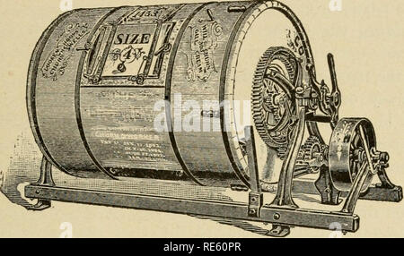 . Creamery Butter. Butter. CHURNING 101 Die kombinierte Kannen haben zu einem großen Teil ersetzt die alte Kiste und Faß Styles wegen der vielen Vorteile, die sie in den letzteren besitzen. Die wichtigsten Vorteile können wie folgt beschrieben werden:. Abb. 26. - Disbrow kombiniert Kundenabwanderung und Butter Arbeiter. 1. Sie weniger Platz belegen. 2. Erfordern weniger Belting und weniger Riemenscheiben. 3. Die kündigungsrate kann geschlossen gehalten werden während der Arbeit, der die warme Luft und fliegt im Sommer. 4. Die Butter kann mit wesentlich weniger Arbeit gemacht werden. Ein paar Nachteile könnten wie die größeren ursprünglichen Kosten erwähnt werden Stockfoto