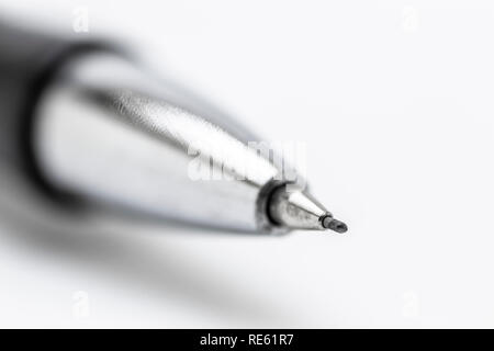 Die Spitze eines mechanischen Bleistift in der Nähe auf einem weißen Hintergrund. Stockfoto