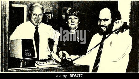 . Preiselbeeren;: die nationalen cranberry Magazin. Preiselbeeren. Gerät angepasst für Moore ein^ ray Ihr iveeds von John S. NORTON (Anmerkung der Redaktion: Stan wischen, wie Norton's Freunde ihn nennen, gebaut, das Unkraut Wischer und Beförderung er unten beschreibt. Norton, des Landes nur Vollzeit Forschung Ingenieur in Cran-Beeren, hat an der Massachu-pflastersteine Cranberry Experiment Station seit 1957. Mehrere Massachusetts Züchter errichtet haben, Scheibenwischer, ähnlich dem Norton beschreibt.) Das Seil - wick Typ Unkraut Wischer, die von den Forschern an der Universität von Missouri und an der USDA Research Unit entwickelt an Stonevill Stockfoto