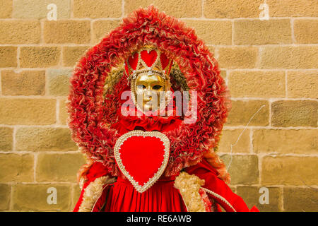 CASTIGLION FIBOCCHI, Italien - 17. FEBRUAR 2018: die rote Maske beim Karneval der Castiglion Fibocchi in der Toskana Stockfoto