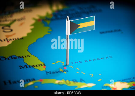 Bahamas gekennzeichnet mit einem Fähnchen auf der Karte Stockfoto