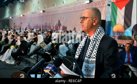 Beirut, Libanon. Jan, 2019 20. Dem palästinensischen Ministerpräsidenten Rami Hamdallah nimmt Teil der Palestinian-Lebanese Hochzeit Feier, im Libanon, am 19. Januar 2019 Credit: Prime Minister Office/APA-Images/ZUMA Draht/Alamy leben Nachrichten Stockfoto