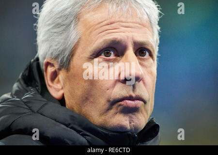 Leipzig, Deutschland. 19. Jan 2019. Lucien FAVRE, Koch-Trainer BVB in halber Größe, Porträt, RB LEIPZIG - BORUSSIA DORTMUND 0-1-DFL-Bestimmungen verbieten die Verwendung von Fotografien als BILDSEQUENZEN und/oder quasi-VIDEO - 1. Deutschen Fußball-Bundesliga, Leipzig, Deutschland, Januar 19, 2019 Saison 2018/2019, Spieltag 18, BVB, Red Bull, © Peter Schatz/Alamy leben Nachrichten Stockfoto