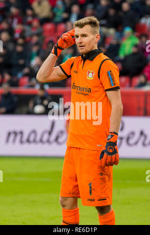 Leverkusen, Deutschland. 19. Jan 2019. Ergebnis 0-1, Bayer Leverkusen Torwart Lukas Hradecky während dem Spiel Leverkusen - Mönchengladbach DFL-Bestimmungen verbieten die Verwendung von Fotografien als BILDSEQUENZEN UND/ODER QUASI-Video Quelle: Pro Schüsse/Alamy leben Nachrichten Stockfoto