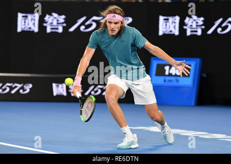 Melbourne, Australien. 20. Januar 2019. 14. Saatgut Stefanos Tsitsipas Griechenlands in Aktion in der vierten Runde gegen 3. Samen Roger Federer von der Schweiz am Tag sieben der Australian Open 2019 Grand Slam Tennis Turnier in Melbourne, Australien. Sydney Low/Cal Sport Media Credit: Cal Sport Media/Alamy leben Nachrichten Stockfoto