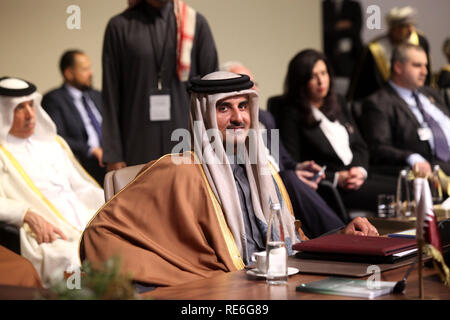 Beirut, Libanon. Jan, 2019 20. Qatari Emir Scheich Tamim Bin Hamad Al Thani besucht die vierte Arabische Wirtschaftliche und Soziale Entwicklung Gipfel in Beirut, Libanon, Jan. 20, 2019. Die vierte Arabische Wirtschaftliche und Soziale Entwicklung Gipfel am Sonntag startete in der libanesischen Hauptstadt Beirut. Credit: Bilal Jawich/Xinhua/Alamy leben Nachrichten Stockfoto