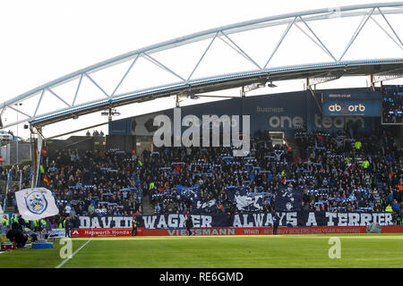 Huddersfield, Großbritannien. Jan, 2019 20. Nur die redaktionelle Nutzung, eine Lizenz für die gewerbliche Nutzung erforderlich. Keine Verwendung in Wetten, Spiele oder einer einzelnen Verein/Liga/player Publikationen. Huddersfield Town Fans ein Banner zur Unterstützung von David Wagner während der Premier League Match zwischen Huddersfield Town und Manchester City bei John Smith's Stadion halten am 20. Januar 2019 in Huddersfield, England. (Foto von Daniel Chesterton/phcimages.com) Credit: PHC Images/Alamy leben Nachrichten Stockfoto