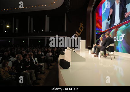 (L - R) Diego Piacentini, Italienischer Regierung und Paul-Bernhard Kallen, Hubert Burda Media im Gespräch an der DLD-Konferenz in München 2019, EuropeÕs große Innovation Konferenz, Alte Kongresshalle, München, 20. Januar 2019 Freie Presse Bild © Picture Alliance für DLD | Verwendung weltweit Stockfoto