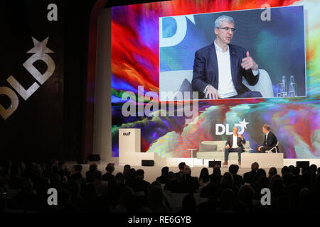 (L - R) Diego Piacentini, Italienischer Regierung und Paul-Bernhard Kallen, Hubert Burda Media im Gespräch an der DLD-Konferenz in München 2019, EuropeÕs große Innovation Konferenz, Alte Kongresshalle, München, 20. Januar 2019 Freie Presse Bild © Picture Alliance für DLD | Verwendung weltweit Stockfoto