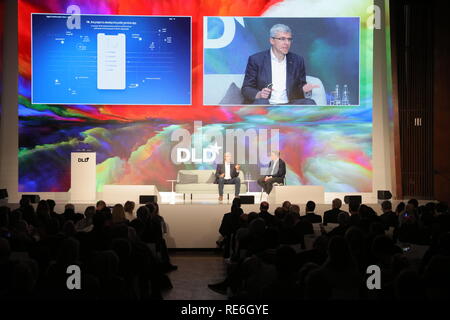 (L - R) Diego Piacentini, Italienischer Regierung und Paul-Bernhard Kallen, Hubert Burda Media im Gespräch an der DLD-Konferenz in München 2019, EuropeÕs große Innovation Konferenz, Alte Kongresshalle, München, 20. Januar 2019 Freie Presse Bild © Picture Alliance für DLD | Verwendung weltweit Stockfoto