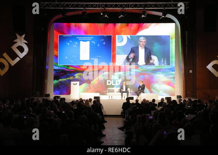 (L - R) Diego Piacentini, Italienischer Regierung und Paul-Bernhard Kallen, Hubert Burda Media im Gespräch an der DLD-Konferenz in München 2019, EuropeÕs große Innovation Konferenz, Alte Kongresshalle, München, 20. Januar 2019 Freie Presse Bild © Picture Alliance für DLD | Verwendung weltweit Stockfoto