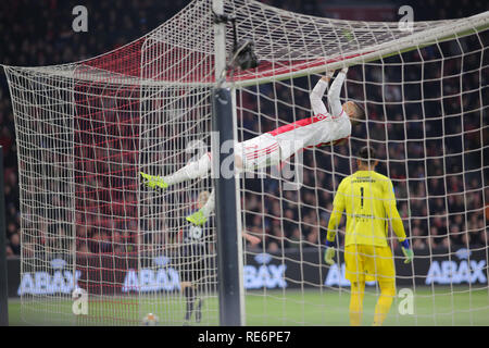 Amsterdam, Niederlande. 20. Januar 2019. Ajax-mittelfeldspieler Hakim Ziyech steht im Feld während des Spiels gegen Heerenveen für ein Match in der niederländischen Ersten Liga. Amsterdam, Niederlande, 20. Januar 2019. Credit: Federico Guerra Maranesi/Alamy leben Nachrichten Stockfoto