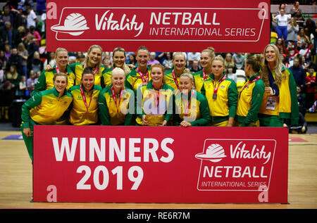 London, Großbritannien. Jan, 2019 20. Australien winning Team nach Netball Quad Serie Vitalität Netball Länderspiel zwischen England und Australien bei Kupfer, Arena am 20 Januar, 2019 in London, England. Credit: Aktion Foto Sport/Alamy leben Nachrichten Stockfoto