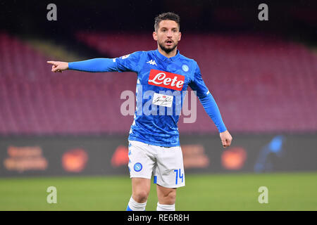 Neapel, Italien. Jan, 2019 20. Foto Cafaro/LaPresse 20 Maggio 2005 2019 Napoli, Italia sport calcio Napoli vs Lazio - Campionato di calcio Serie A TIM 2018/2019 - Stadio San Paolo. Nella Foto: Trocknet Mertens (SSC Neapel). Foto Cafaro/LaPresse Januar 20, 2019 Neapel, Italien Sport Fussball Napoli vs Lazio - Italienische Fußball-Liga einen TIM 2018/2019 - San Paolo Stadions. In der Pic: Trocknet Mertens (SSC Neapel). Credit: LaPresse/Alamy leben Nachrichten Stockfoto