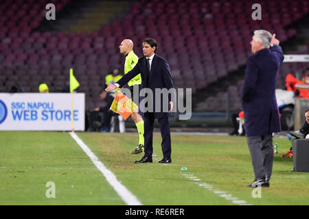 Neapel, Italien. Jan, 2019 20. Foto Cafaro/LaPresse 20 Maggio 2005 2019 Napoli, Italia sport calcio Napoli vs Lazio - Campionato di calcio Serie A TIM 2018/2019 - Stadio San Paolo. Nella Foto: Simone Inzaghi, Allenatore della Lazio. Foto Cafaro/LaPresse Januar 20, 2019 Neapel, Italien Sport Fussball Napoli vs Lazio - Italienische Fußball-Liga einen TIM 2018/2019 - San Paolo Stadions. Im Bild: Simone Inzaghi, Manager von Latium shouts Anweisungen an seine Mannschaft. Credit: LaPresse/Alamy leben Nachrichten Stockfoto