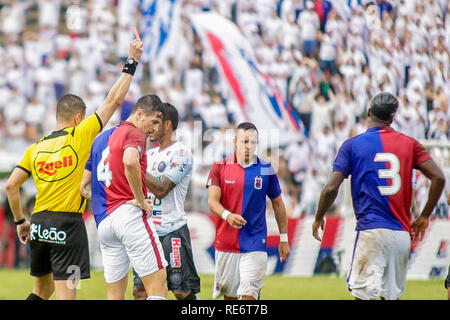 PR - Curitiba - 20/01/2019 - Paranaense 2019, Paran x Operator - Eduardo Bauermann Operario Spieler erhält rote Karte aus der Schiedsrichter beim Spiel gegen Parana Clube im Vila Capanema Stadion für die Meisterschaft 2019. Foto: Gabriel Machado/AGIF Stockfoto