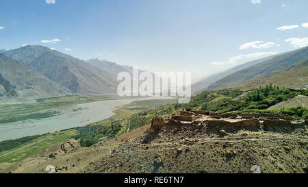 Yamchun Schloss in den Wakhan Korridor mit Blick auf Afghanistan, in Tadschikistan im August 2018 genommen, hdr genommen Stockfoto