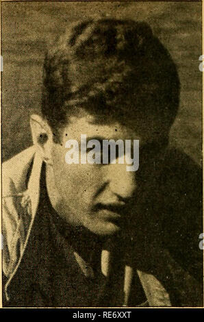 . Preiselbeeren;: die nationalen cranberry Magazin. Preiselbeeren. Preiselbeeren fotos Erfinder demonstriert, wie Gerät" kocht, "schwimmt im Vordergrund Wasser Jet Boot gezeigt wird, ist die Erfindung des Kap Ex-GI-Gerät ein neuer Grundsatz, auf einige Eigenschaften dieser Fall, Gehagelt für mehr Effizienz - Flotte von 25 Geplant für das nächste Jahr - Patente angemeldet. Jet Propulsion wurde die Geschichte in der Luftfahrt - Jet Propulsion ist die neueste Entwicklung in der Schwimmstellung - Bootfahren in Massachusetts. In diesem Handwerk, durch Ex-GI, der Jet-Prinzip treibt nicht nur das Boot erfunden aber hetzt die Beeren aus. Stockfoto