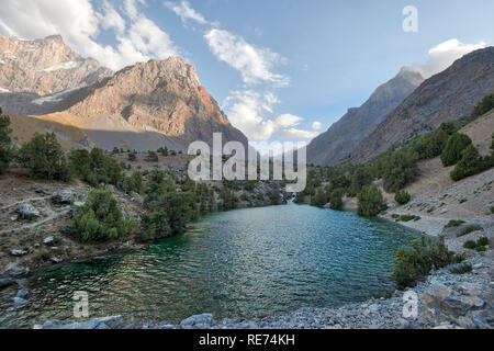 Alaudin See im Fann Mountains, in Tadschikistan im August 2018 genommen, hdr genommen Stockfoto