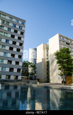 Donau City, Wien / Österreich - 01, August 2013: Ansicht eines Wohnhauses in Donau City Stockfoto